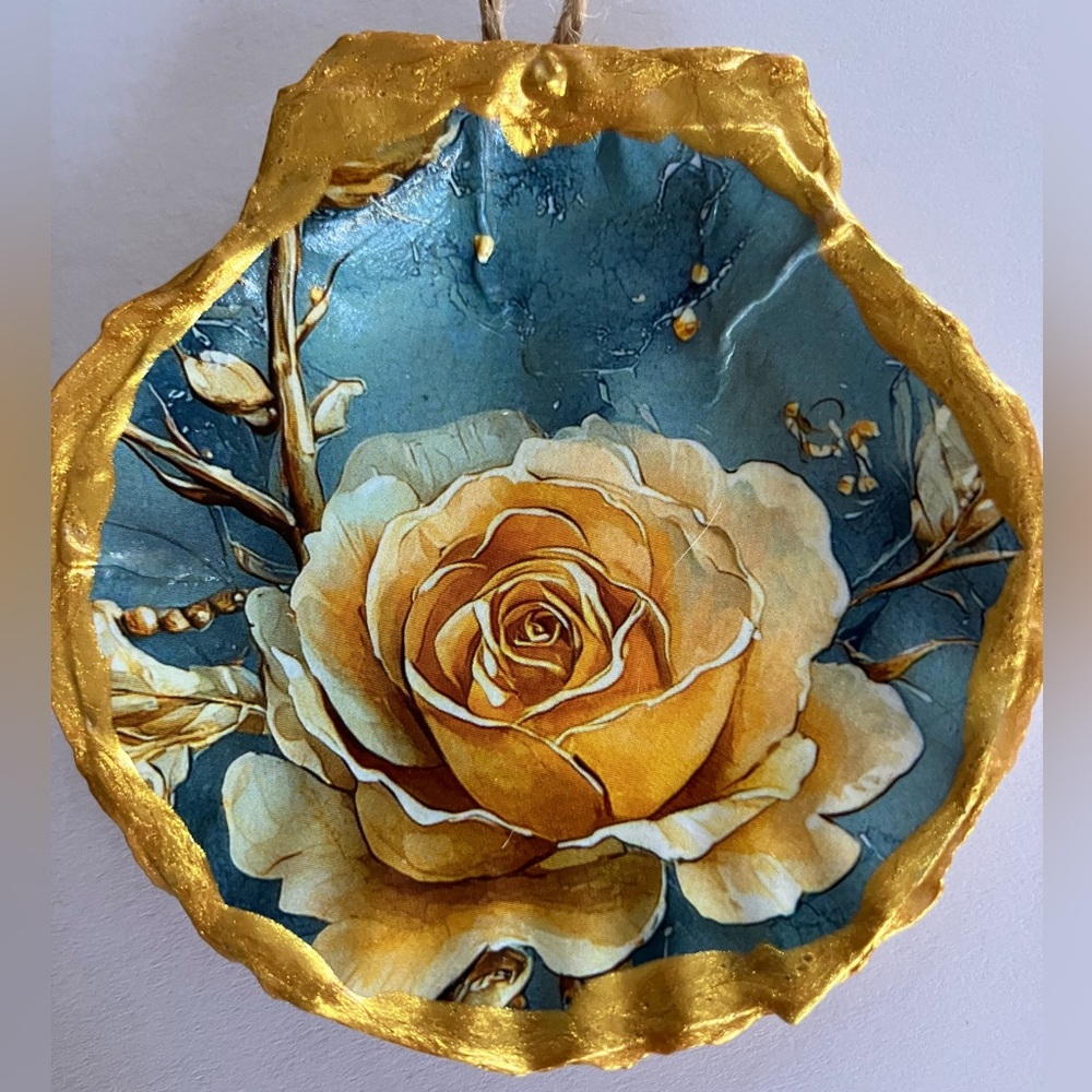 Handcrafted Shell Ornament Floral Gold Decoupage - Picture 2 of 4